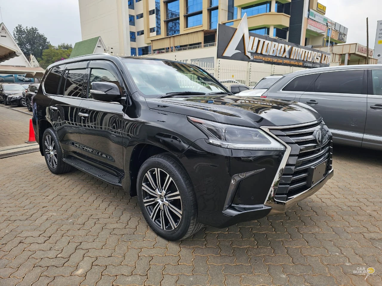 LEXUS LX570