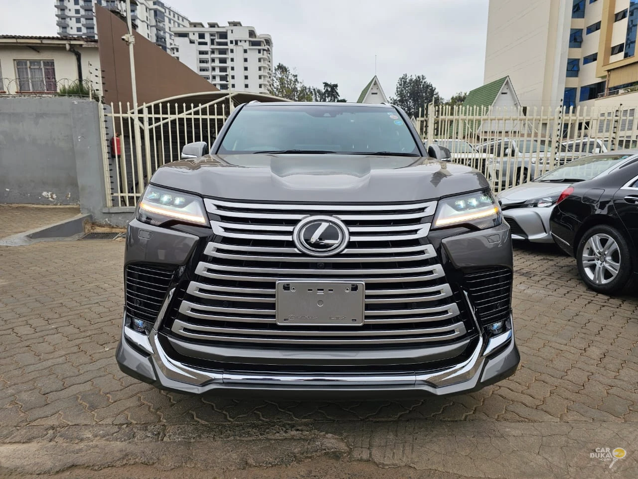 LEXUS LX600