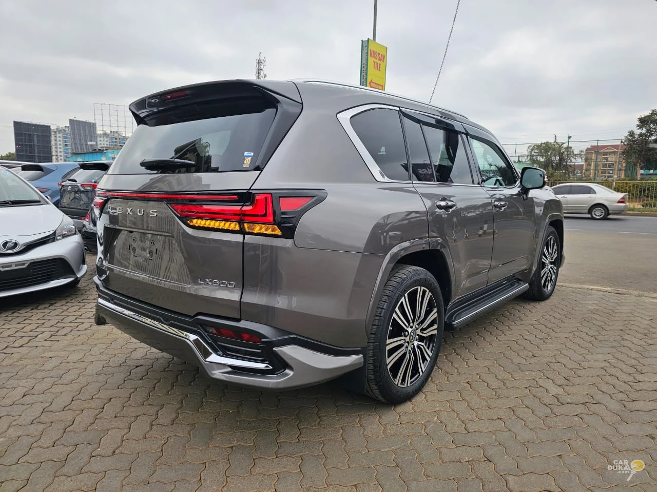 LEXUS LX600